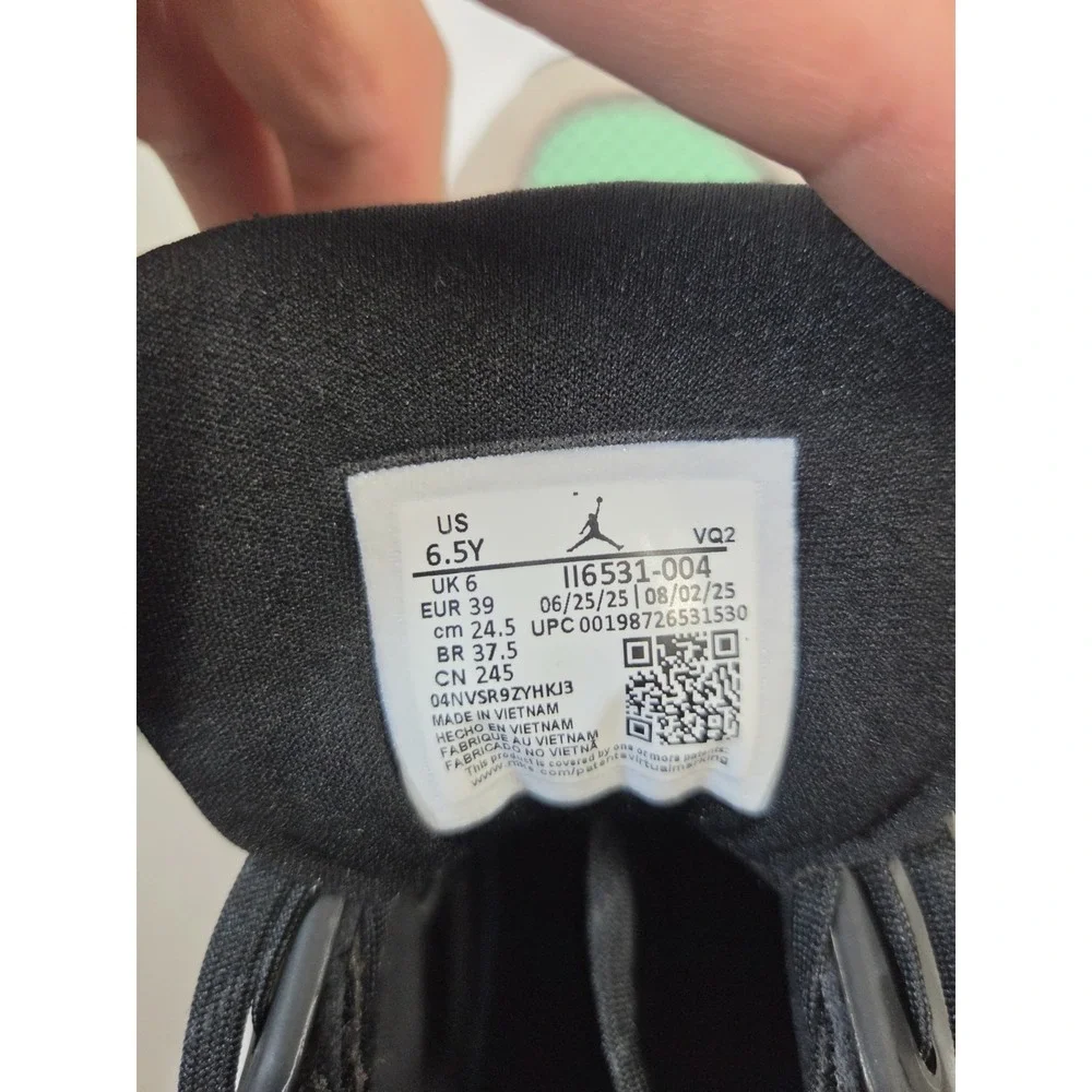 Jordan Trunner O/S Black Grey Green Glow (GS) ii6531-004 Size 6.5Y